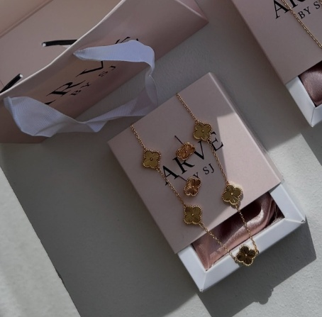 Gold Clover Layered Set